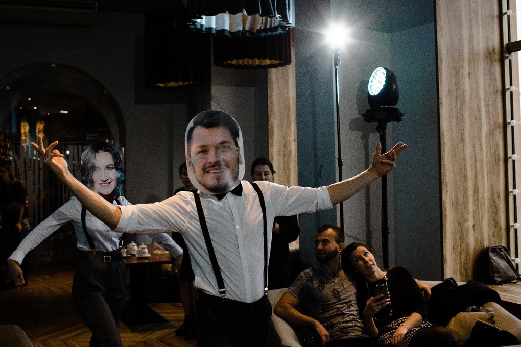 Программа лицо танцует. Танец мужчина. Парень танцует. Программа лицо танцует. Программа лицо танцует.