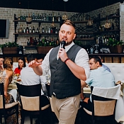 Ведущий Максим Романовский, Беларусь - фото 3